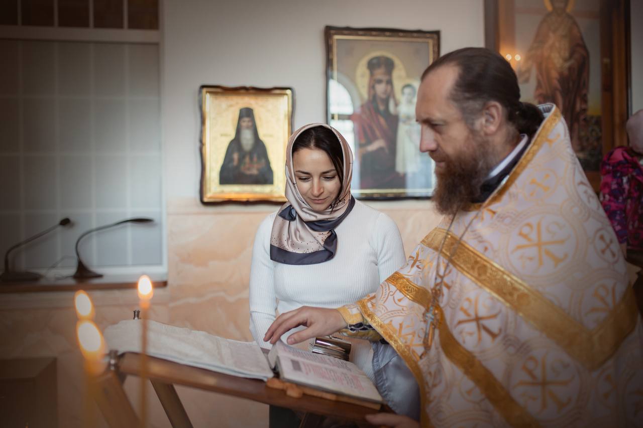 Илона Гвоздева окрестила трехмесячного сына: трогательные фото с таинства